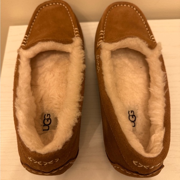 Ugg Ansley size 7 slippers - Picture 2 of 3